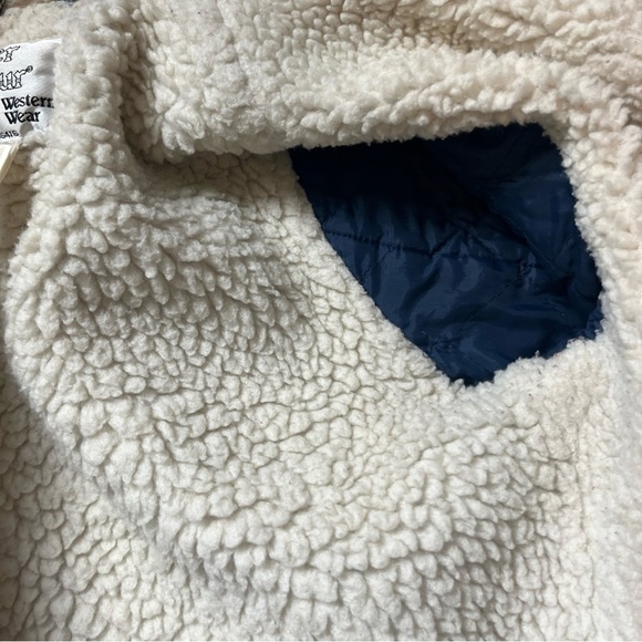 Women's Blue Denim Jacket with Sherpa Lining - Picture 15 of 15